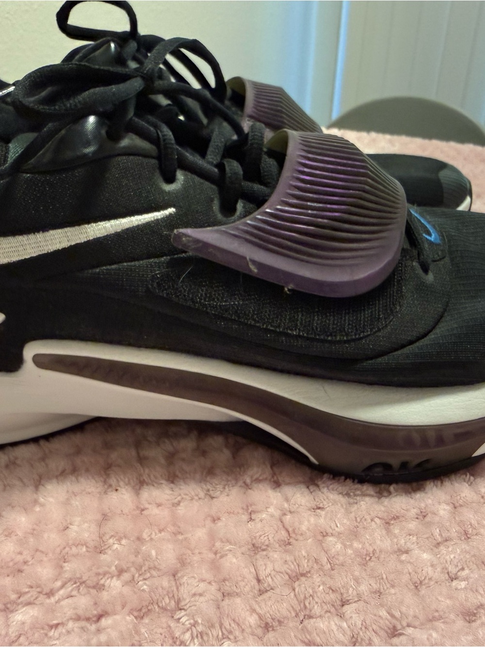 Nike Black Sneakers with Blue Accents - Picture 2 of 5